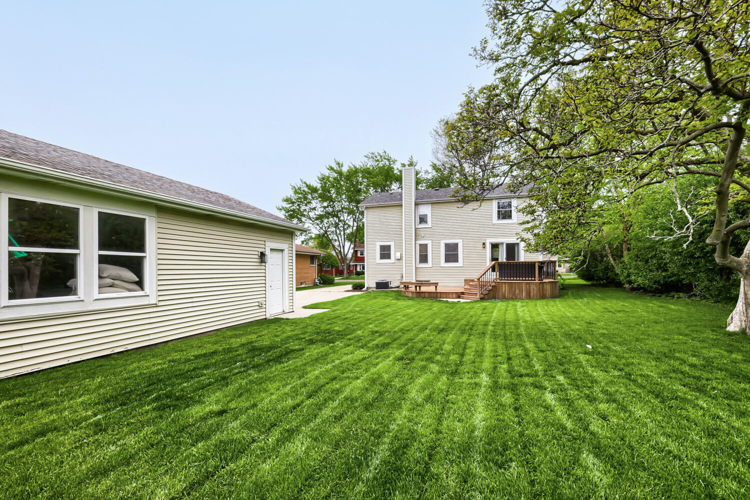 26 W Glenlake Avenue, Roselle, IL 60172