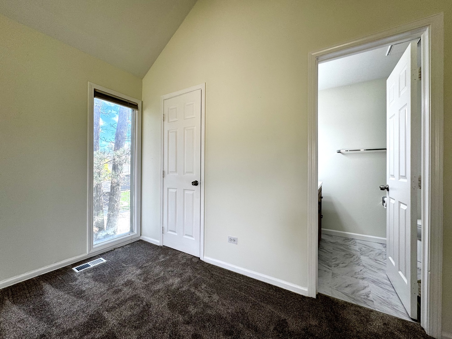 412 Deer Trail Hill #B, Lake Barrington, IL 60010