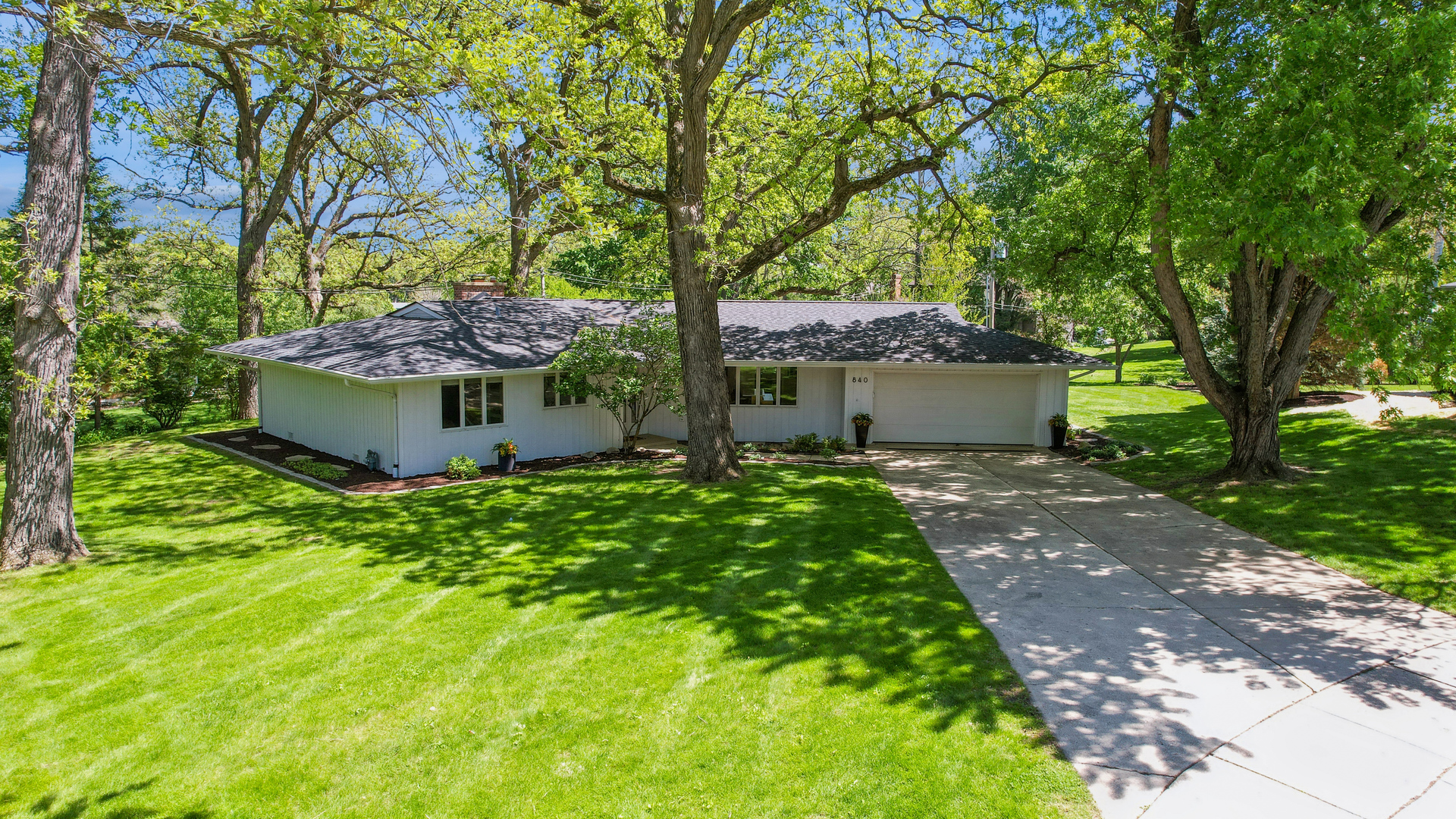 840 Hawthorne Drive, Naperville, IL 60540
