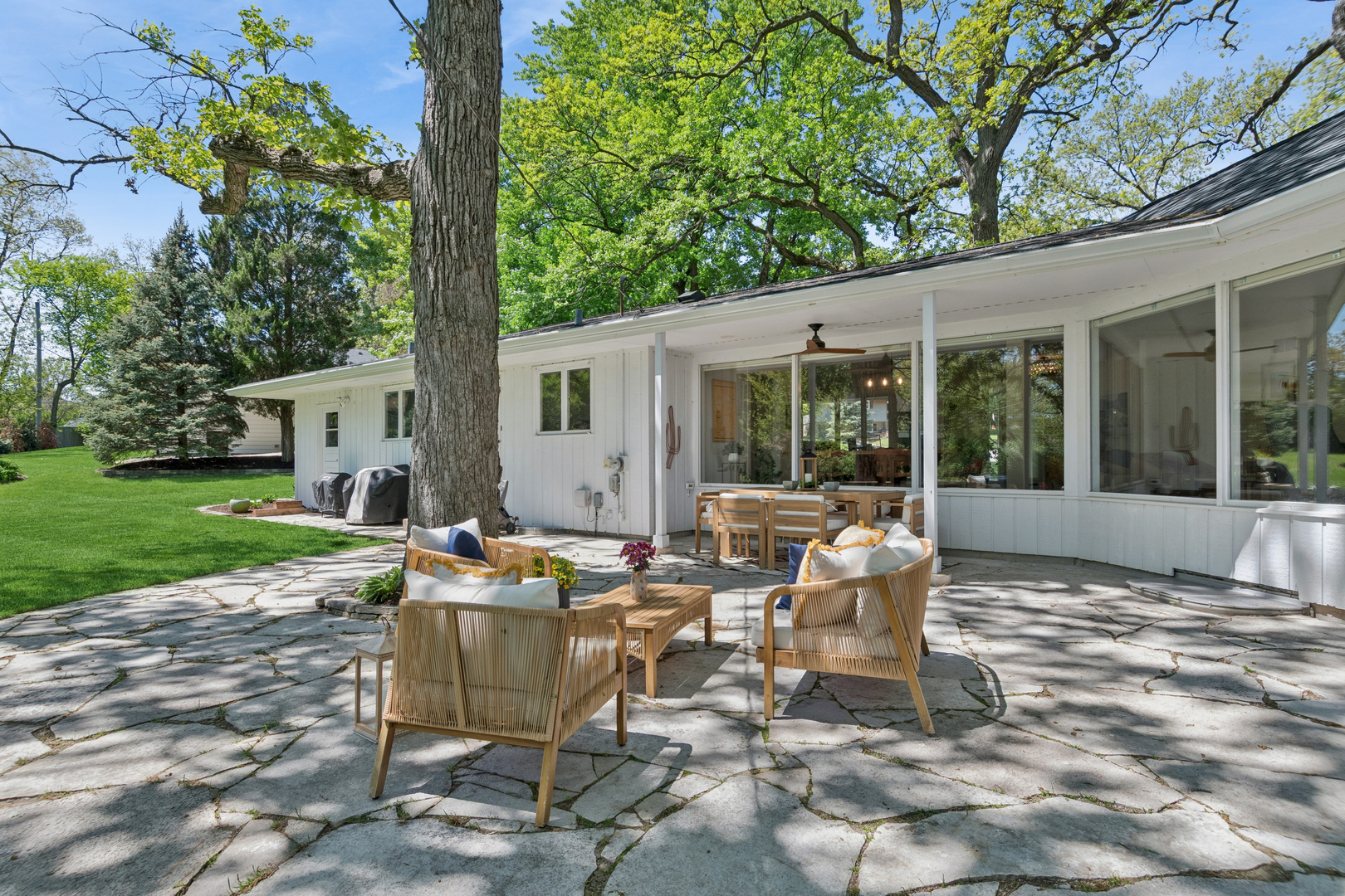 840 Hawthorne Drive, Naperville, IL 60540