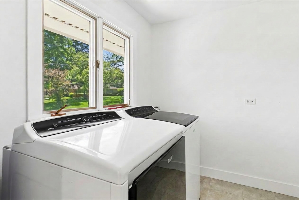 840 Hawthorne Drive, Naperville, IL 60540