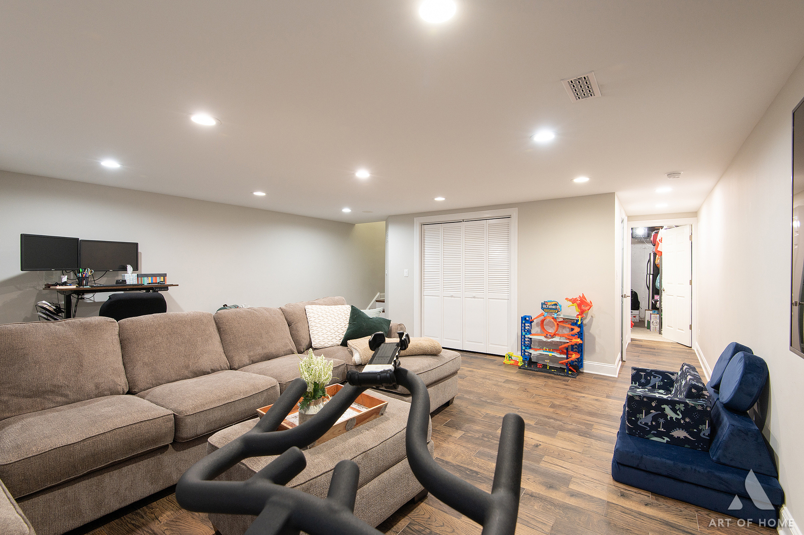 8040 Daniel Drive, Justice, IL 60458
