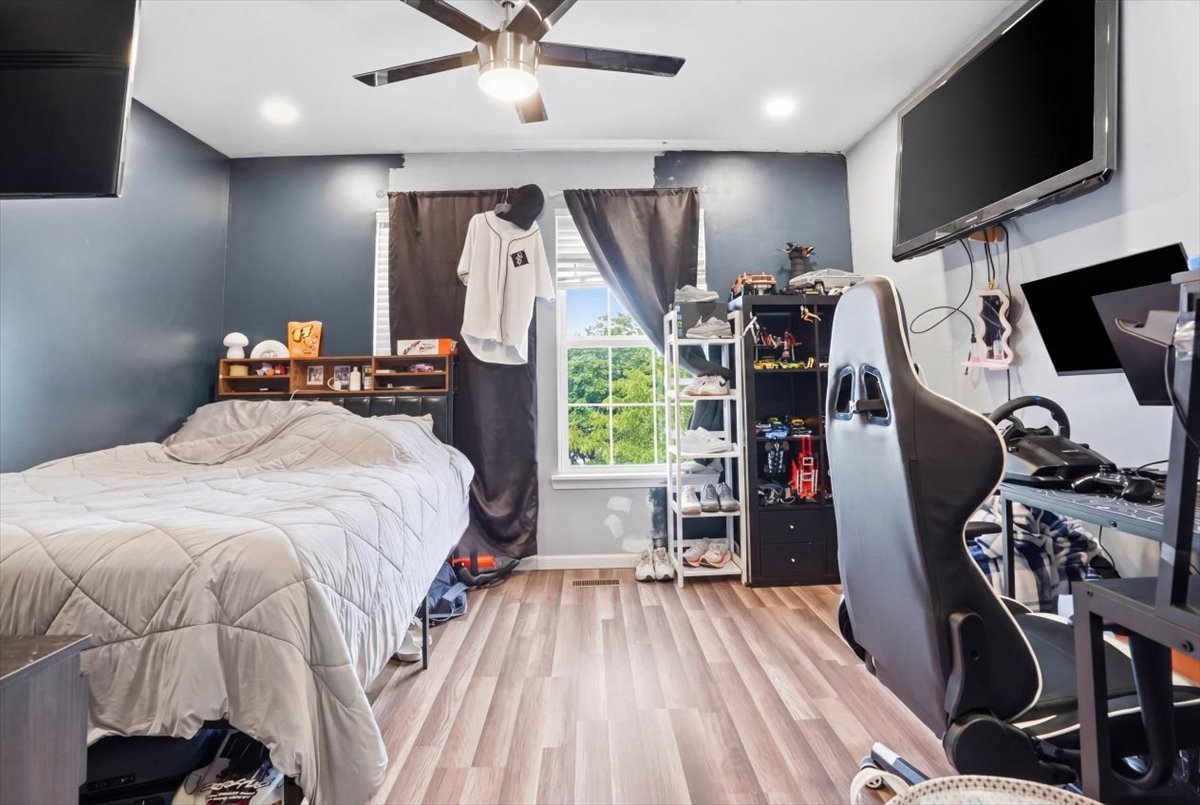 1321 Wentworth Drive, Volo, IL 60020