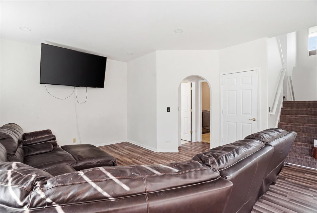 1321 Wentworth Drive, Volo, IL 60020