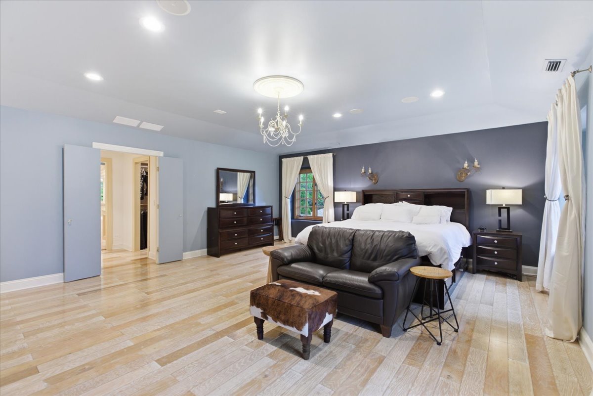 39 Mockingbird Lane, Oak Brook, IL 60523