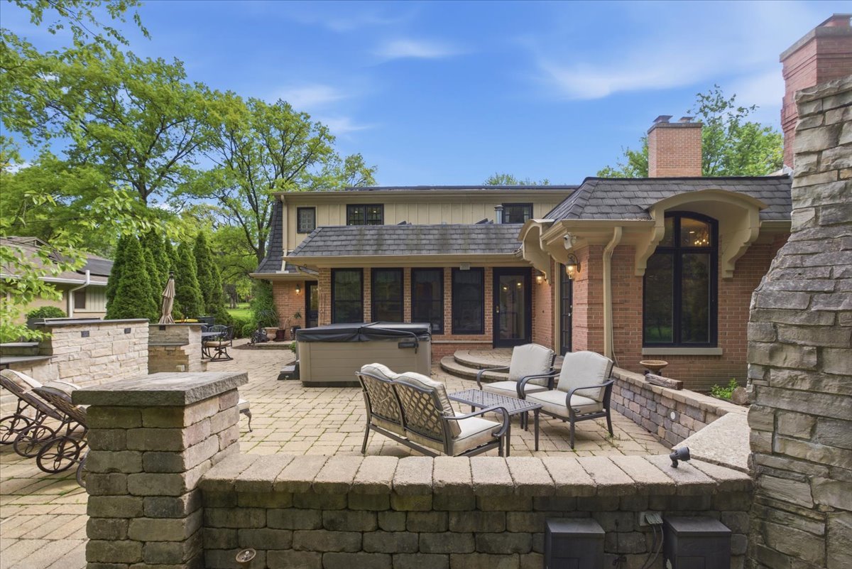39 Mockingbird Lane, Oak Brook, IL 60523