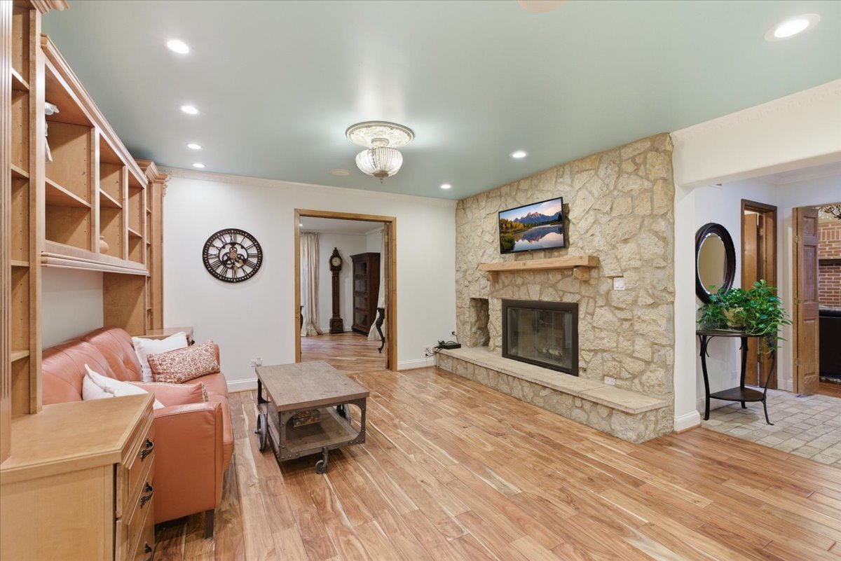 39 Mockingbird Lane, Oak Brook, IL 60523