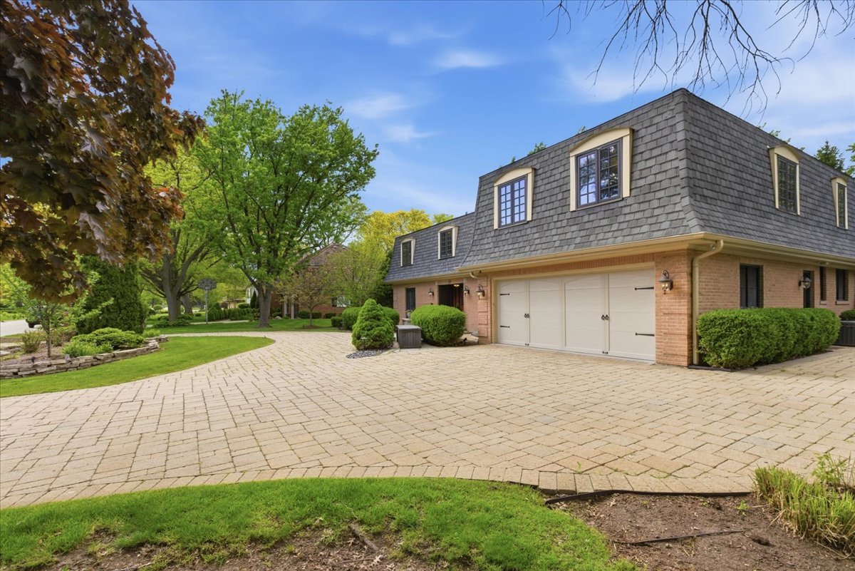 39 Mockingbird Lane, Oak Brook, IL 60523