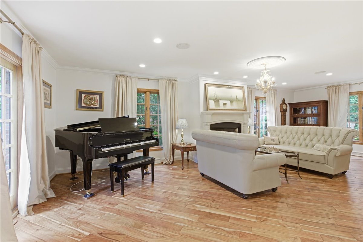 39 Mockingbird Lane, Oak Brook, IL 60523