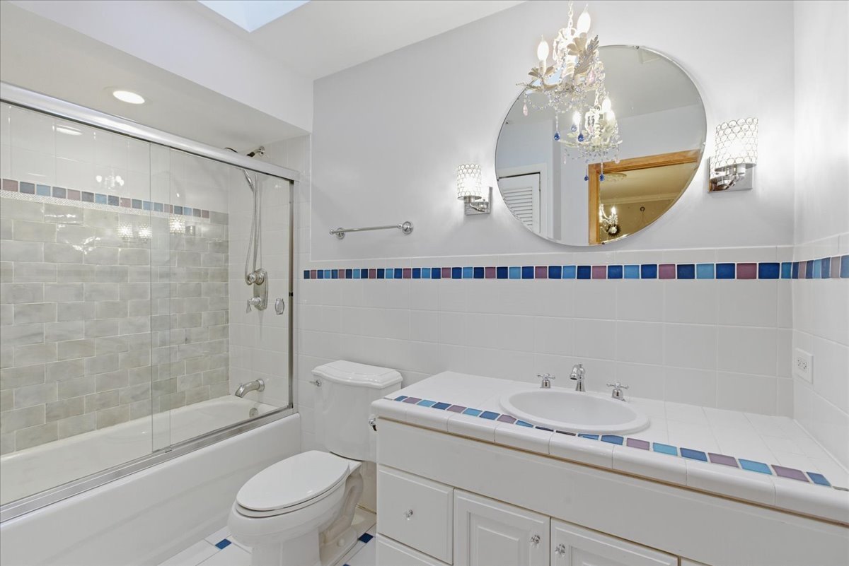 39 Mockingbird Lane, Oak Brook, IL 60523