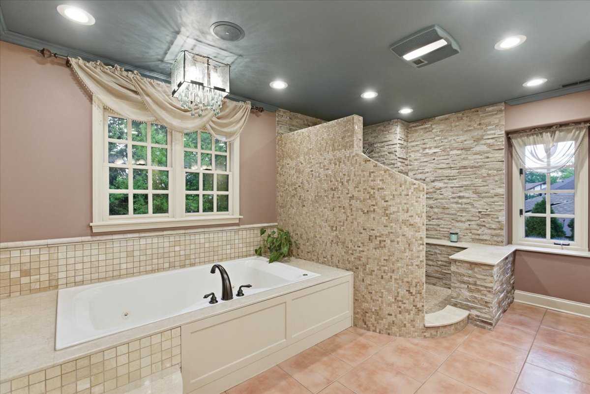 39 Mockingbird Lane, Oak Brook, IL 60523