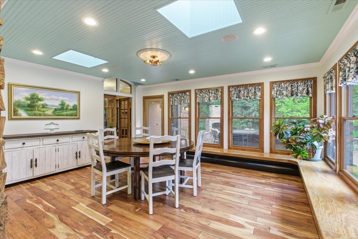 39 Mockingbird Lane, Oak Brook, IL 60523