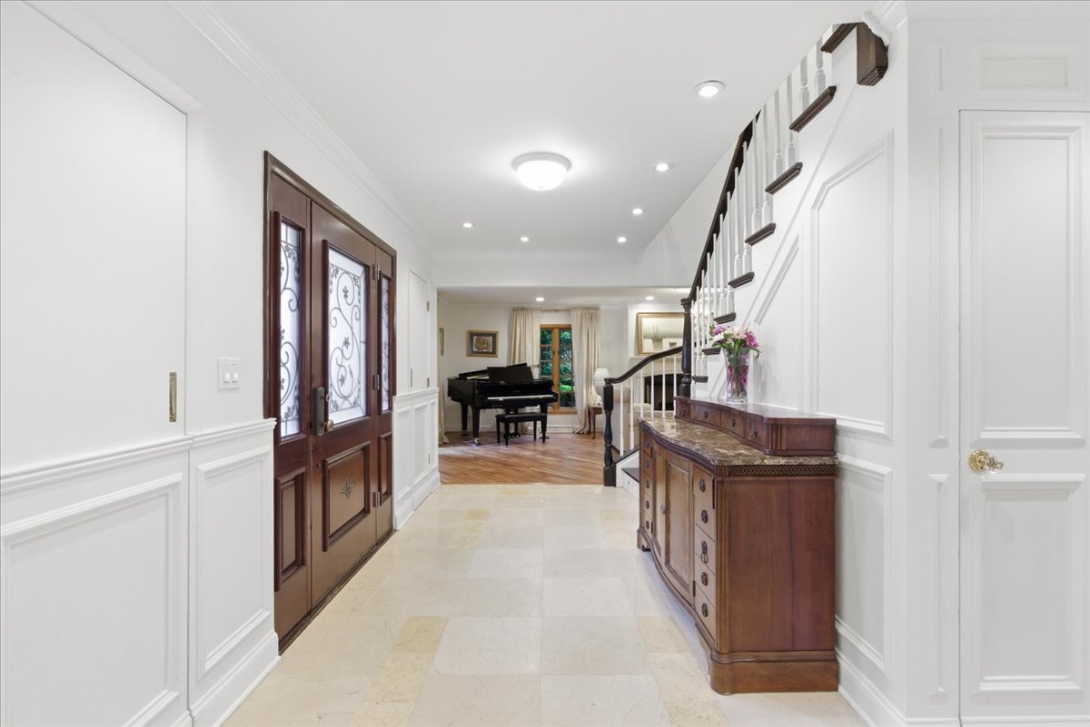 39 Mockingbird Lane, Oak Brook, IL 60523