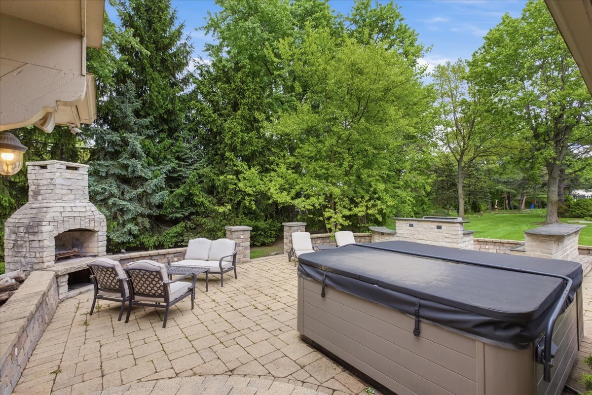 39 Mockingbird Lane, Oak Brook, IL 60523