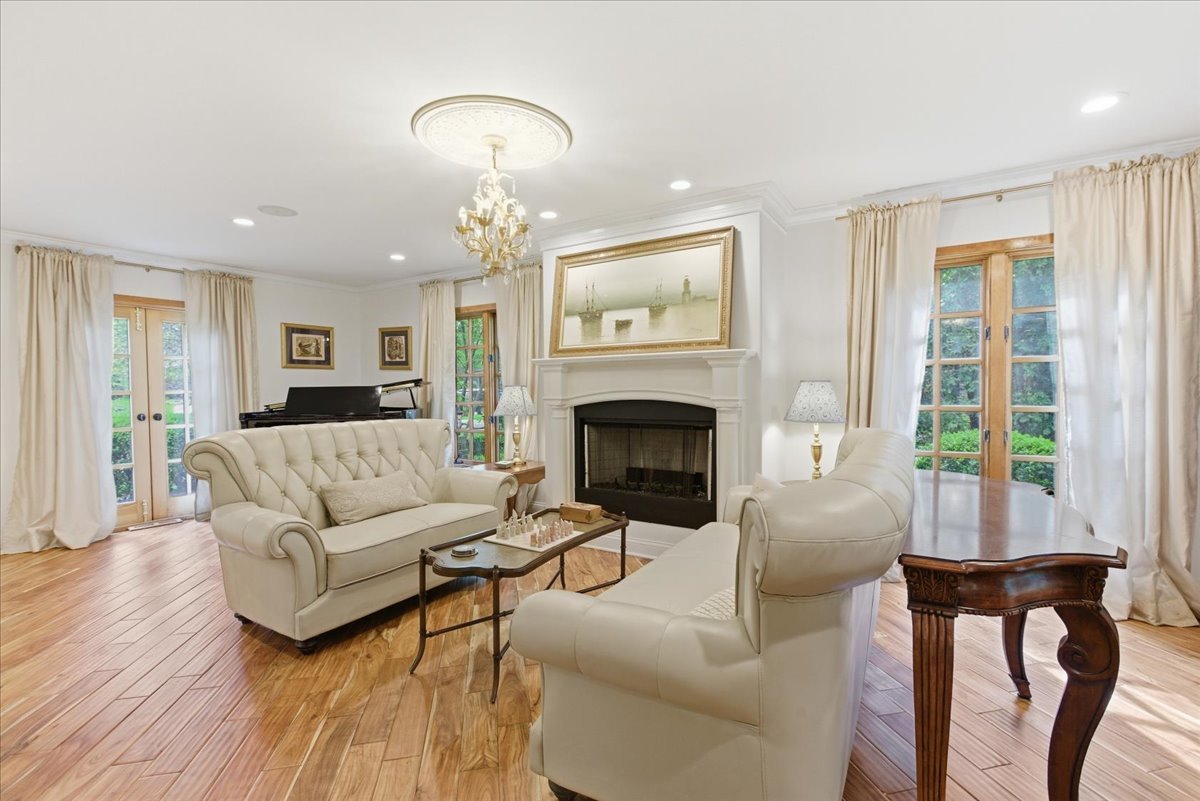 39 Mockingbird Lane, Oak Brook, IL 60523