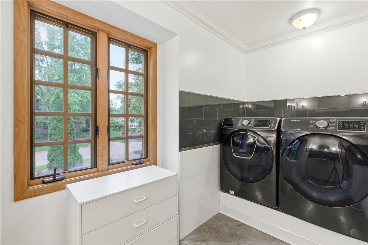 39 Mockingbird Lane, Oak Brook, IL 60523