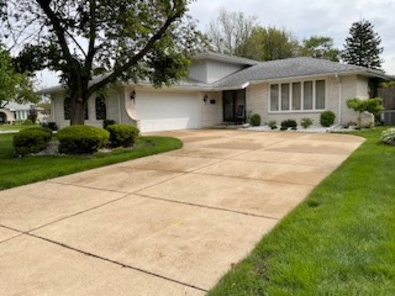 9117 S Tripp Avenue, Oak Lawn, IL 60453