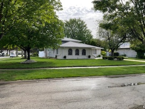 9117 S Tripp Avenue, Oak Lawn, IL 60453