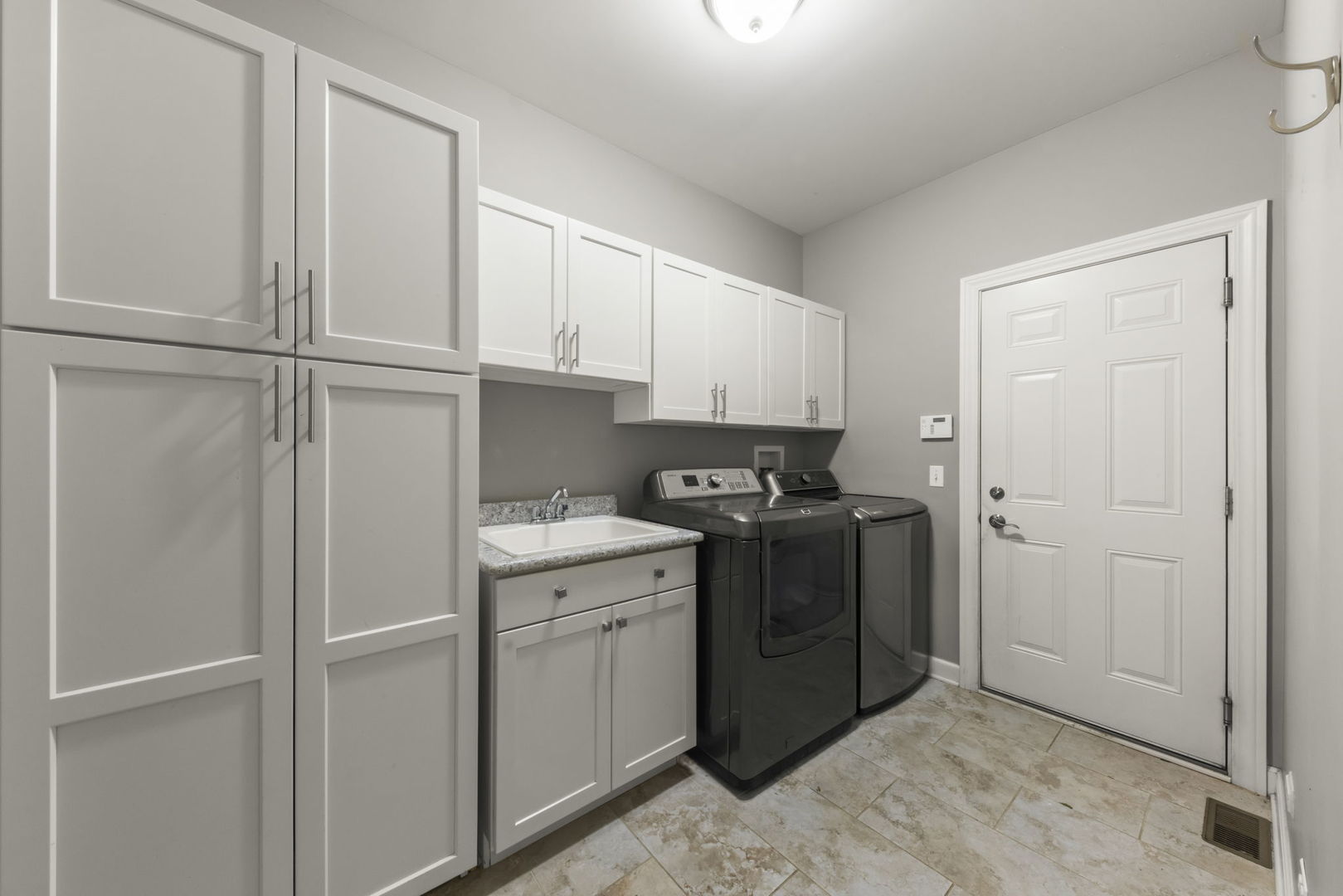 1045 Hickory Drive, Western Springs, IL 60558