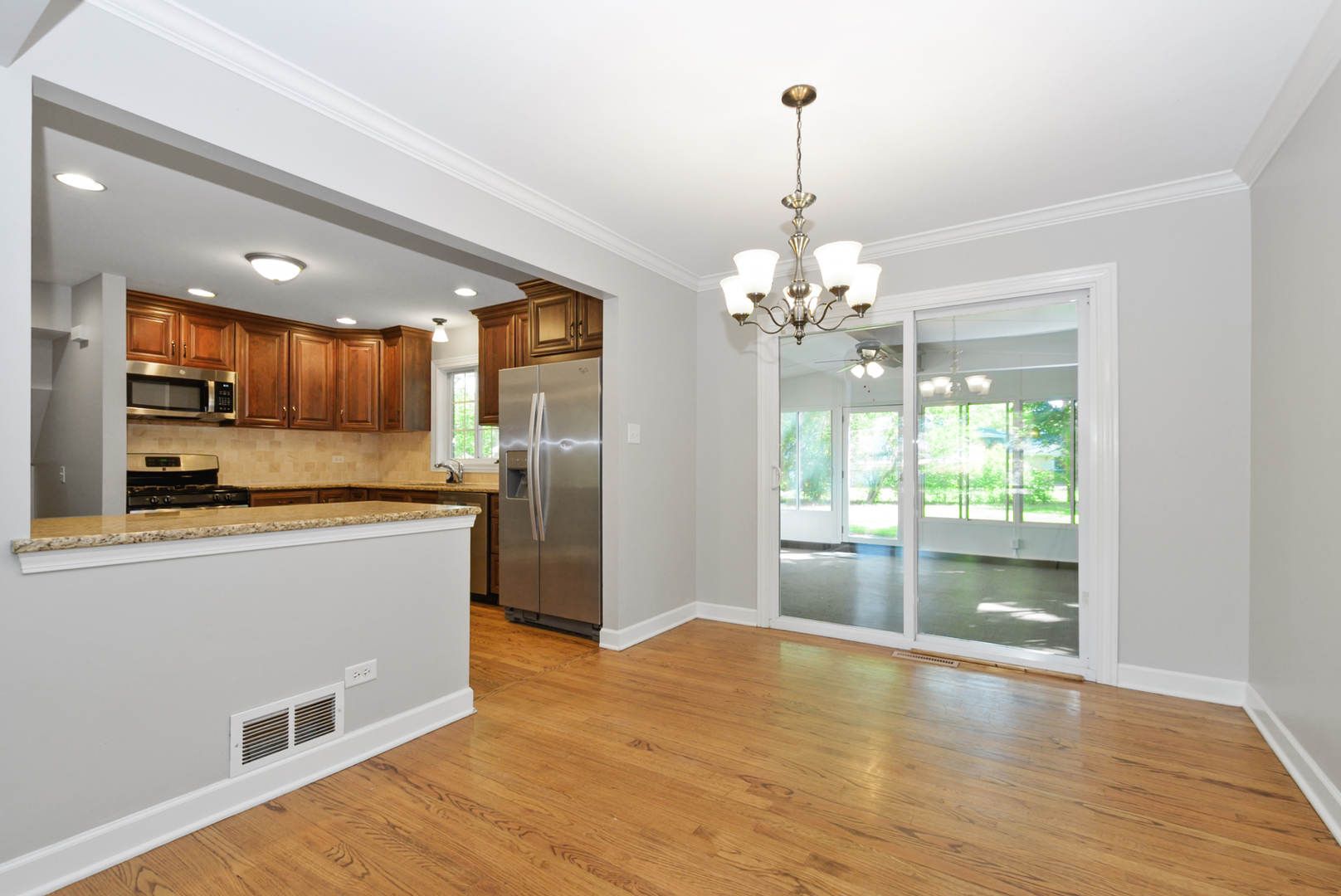 433 Hackberry Road, Frankfort, IL 60423