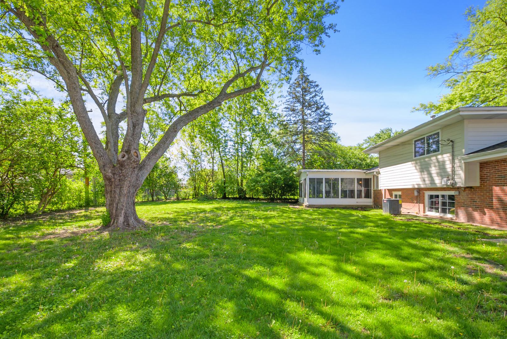 433 Hackberry Road, Frankfort, IL 60423