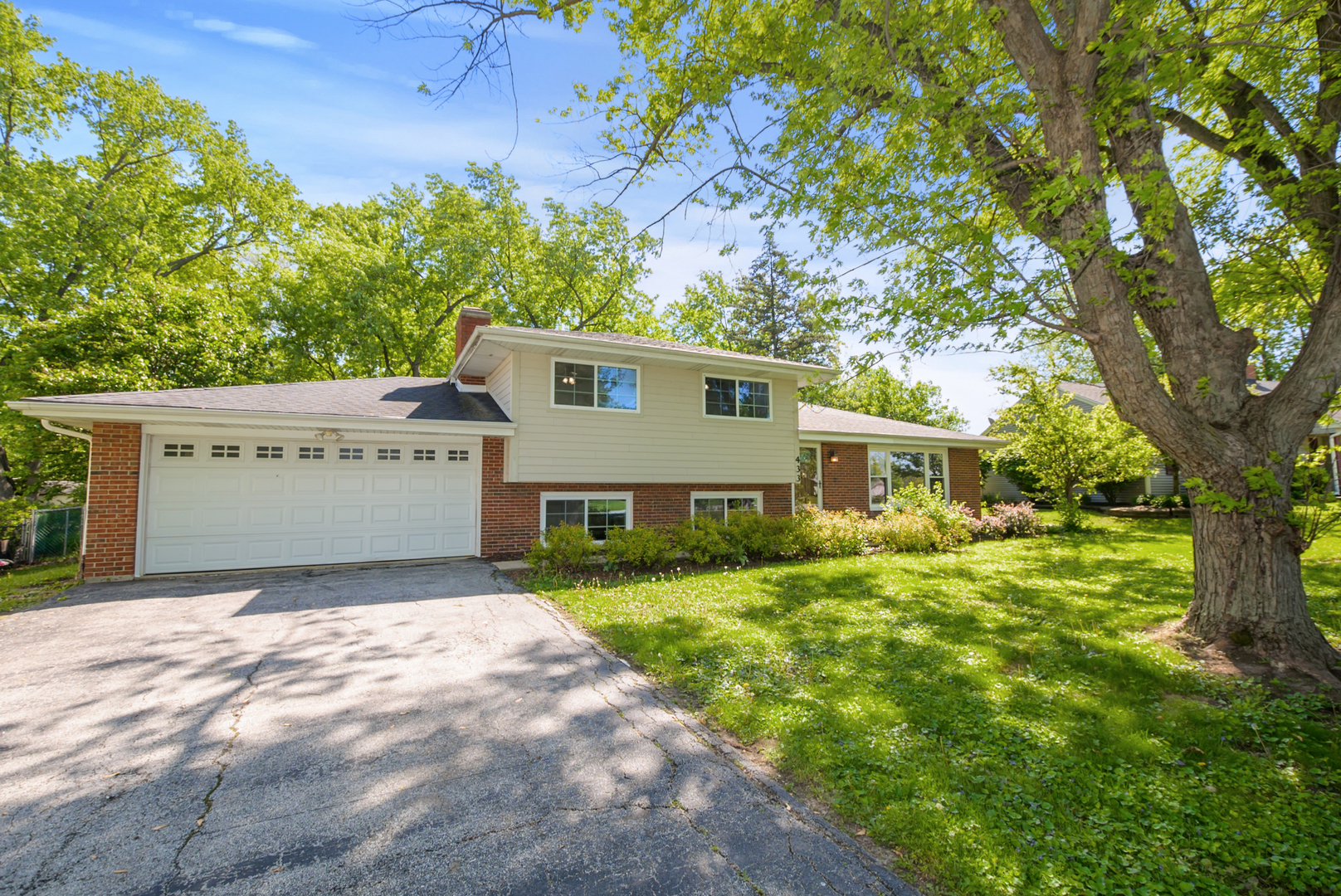 433 Hackberry Road, Frankfort, IL 60423