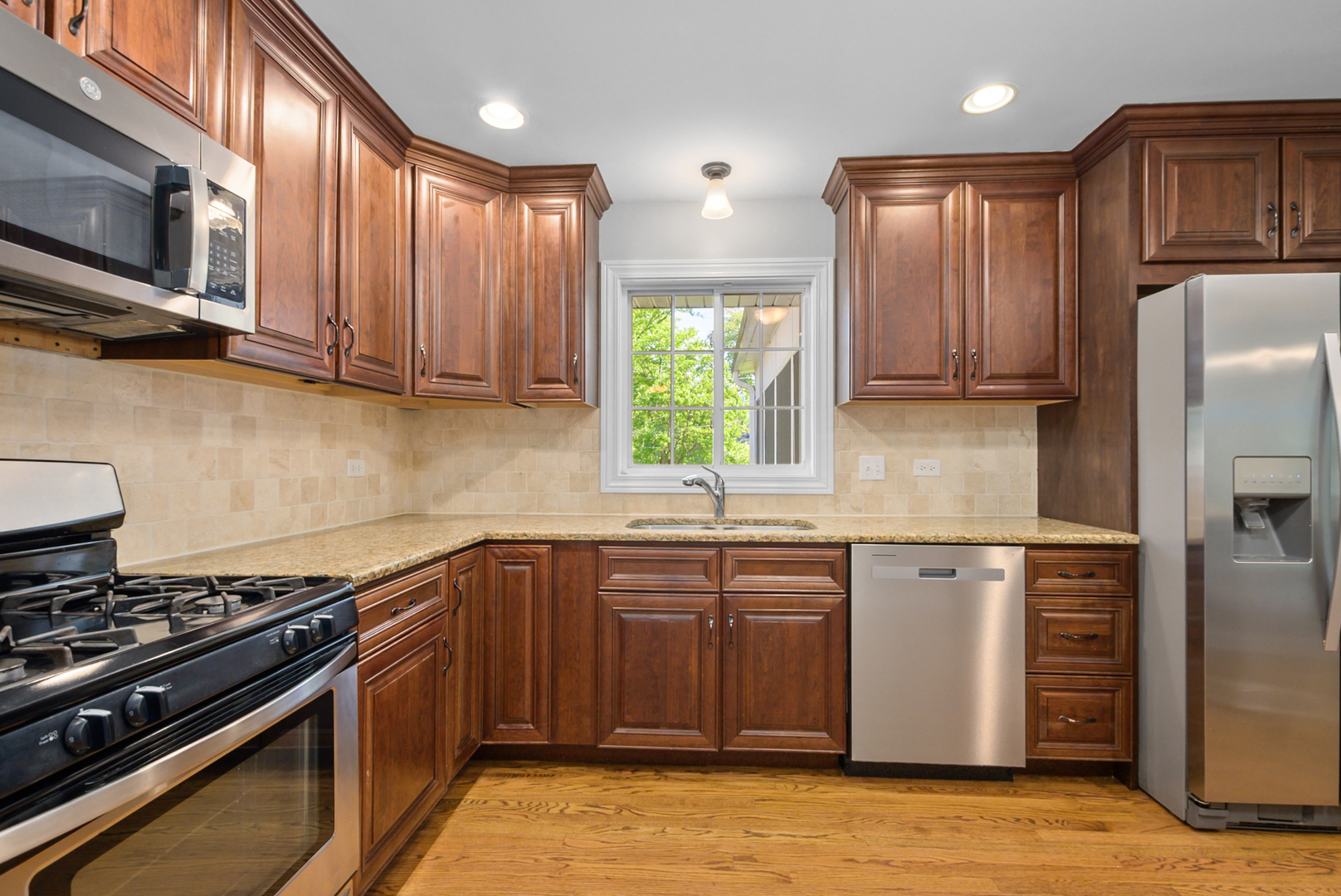 433 Hackberry Road, Frankfort, IL 60423