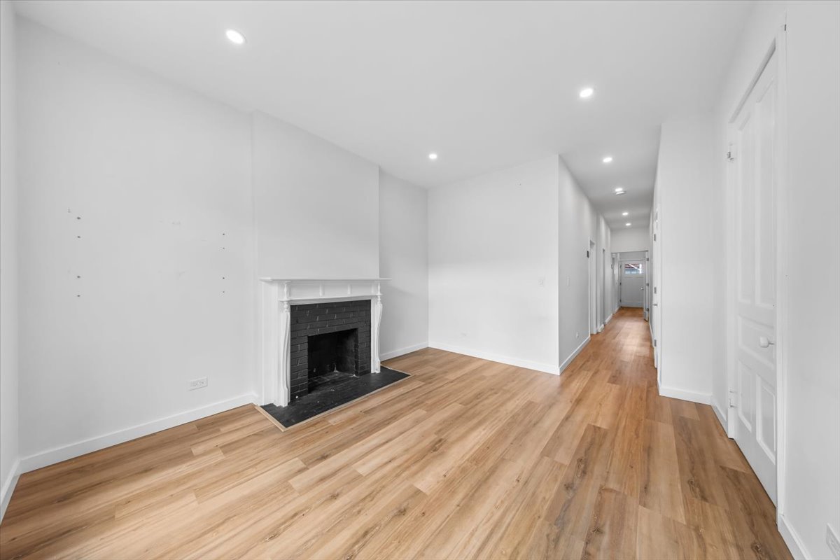 2444 N Sheffield Avenue, Chicago, IL 60614