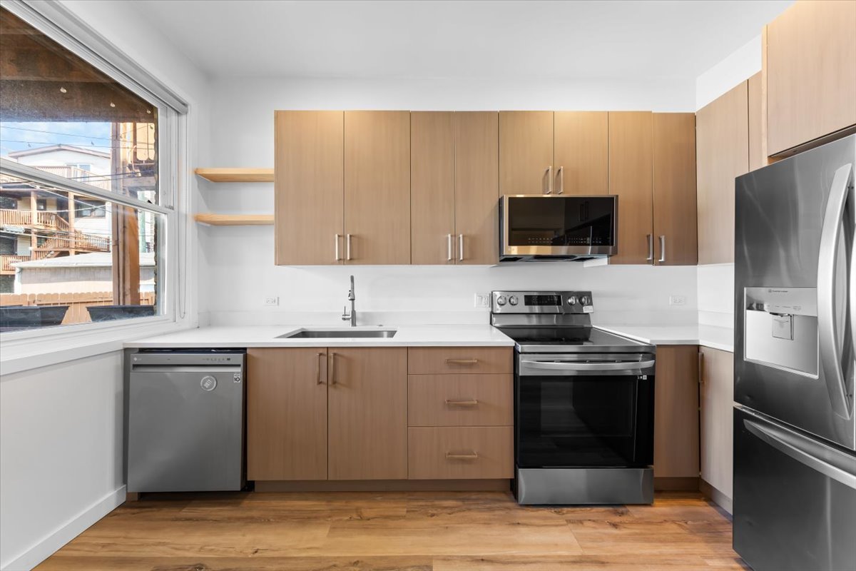 2444 N Sheffield Avenue, Chicago, IL 60614