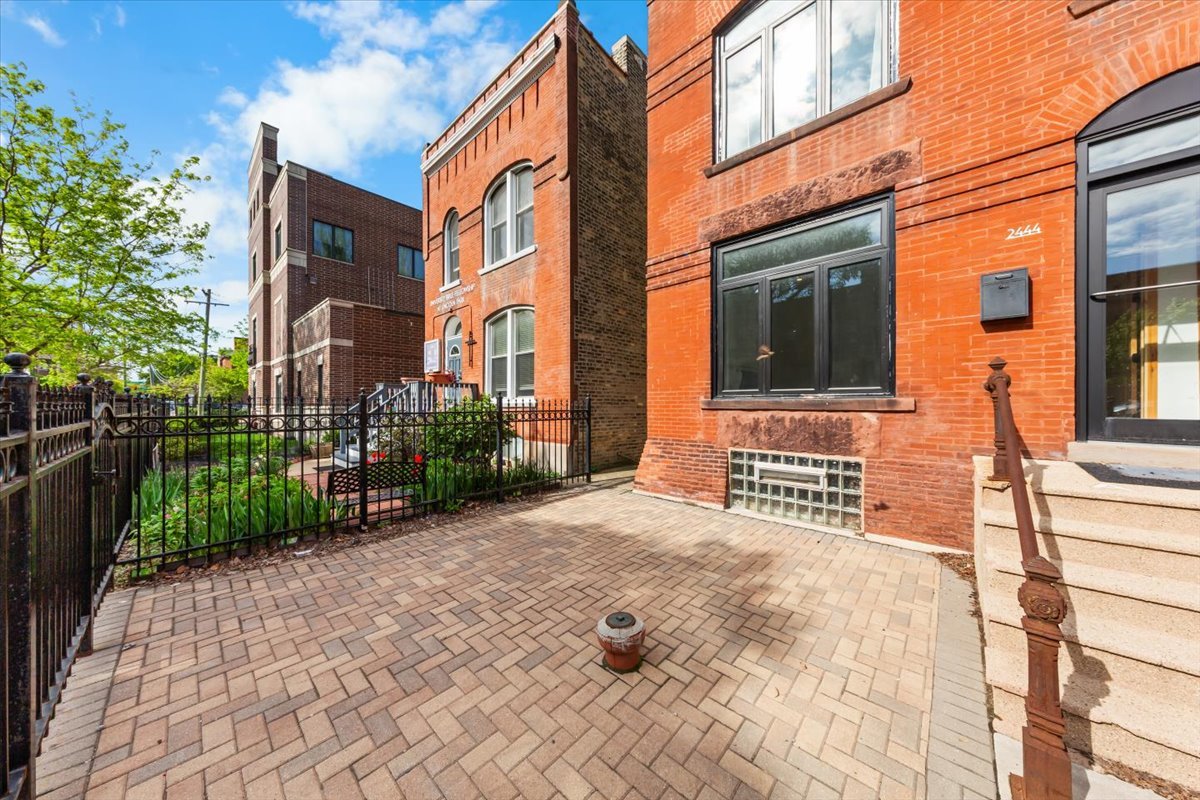 2444 N Sheffield Avenue, Chicago, IL 60614