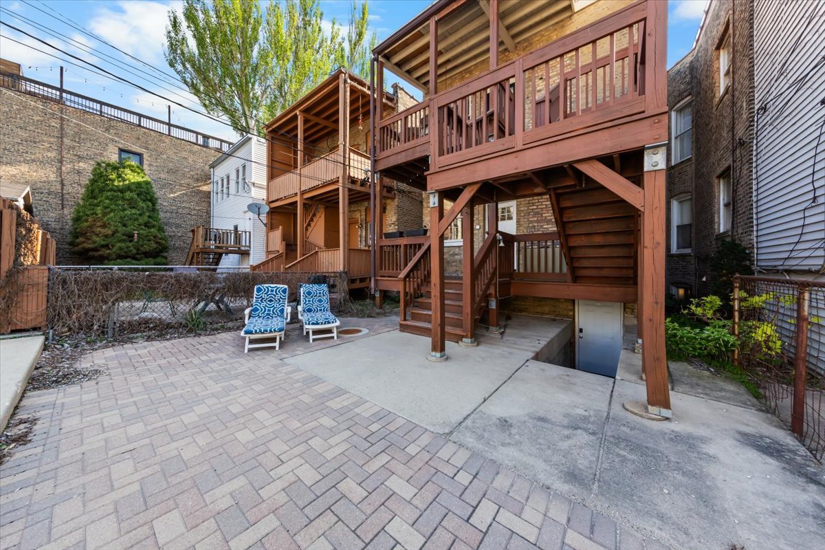 2444 N Sheffield Avenue, Chicago, IL 60614