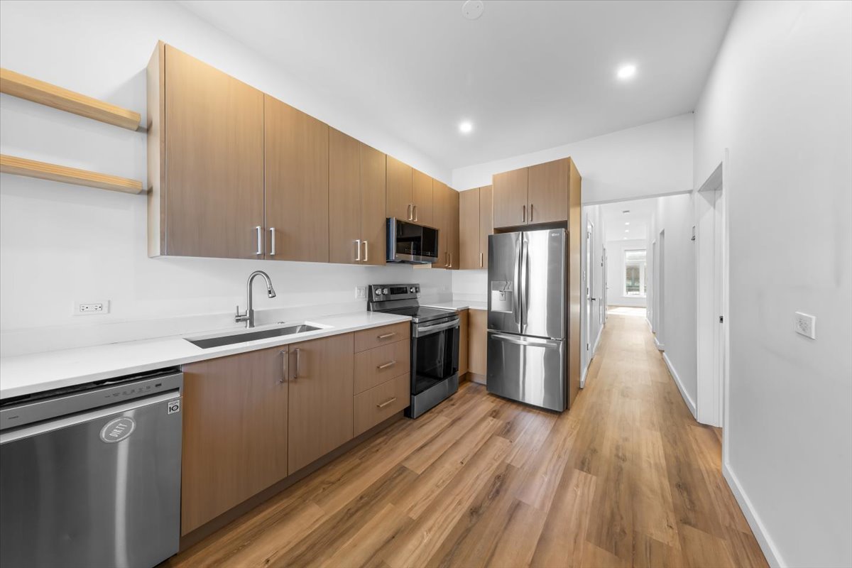 2444 N Sheffield Avenue, Chicago, IL 60614