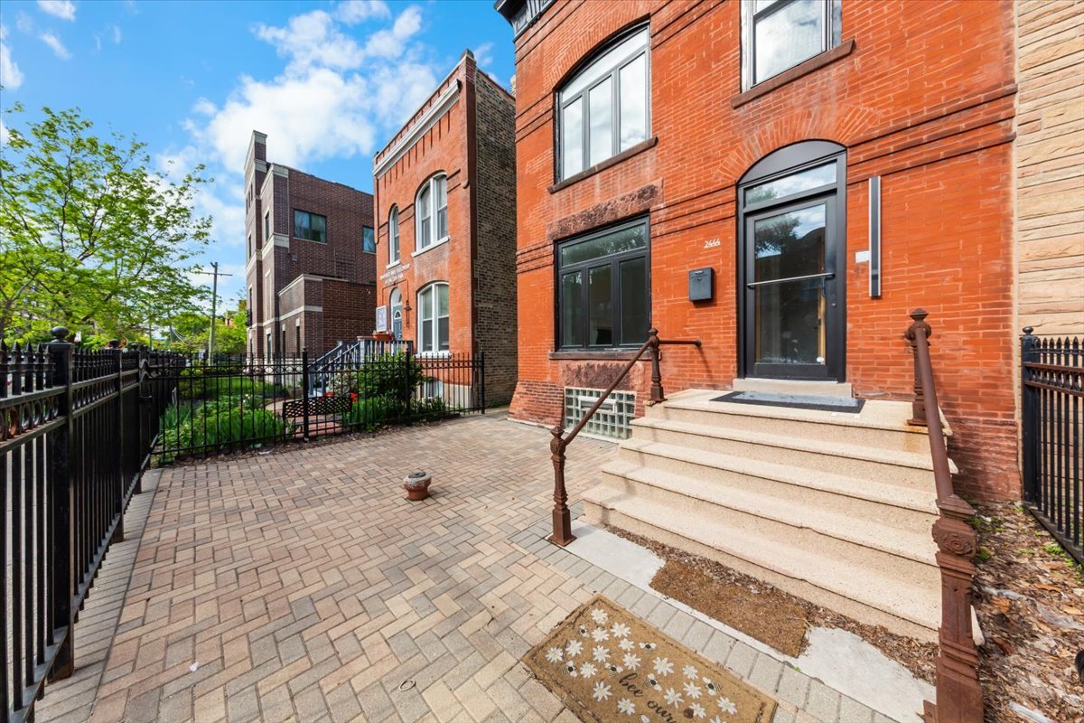 2444 N Sheffield Avenue, Chicago, IL 60614