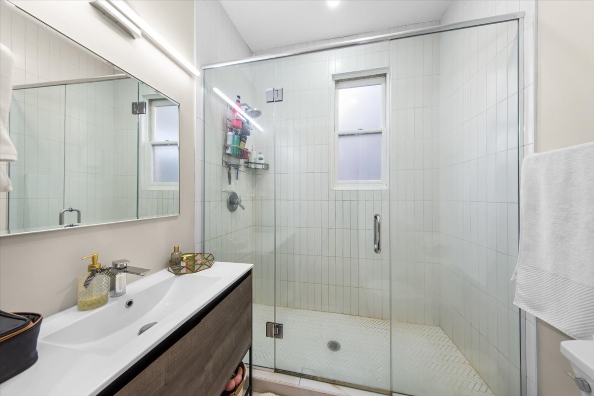 2444 N Sheffield Avenue, Chicago, IL 60614