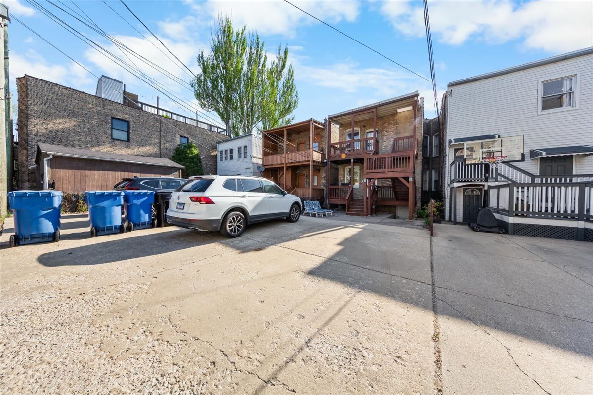 2444 N Sheffield Avenue, Chicago, IL 60614