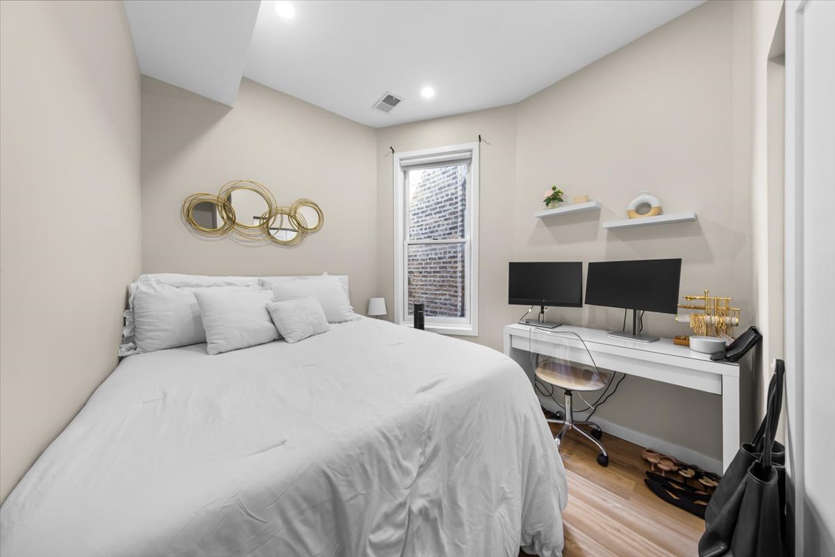 2444 N Sheffield Avenue, Chicago, IL 60614