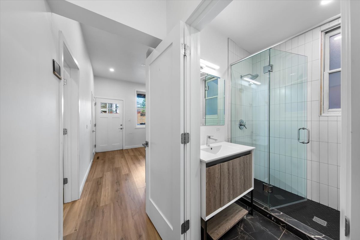 2444 N Sheffield Avenue, Chicago, IL 60614