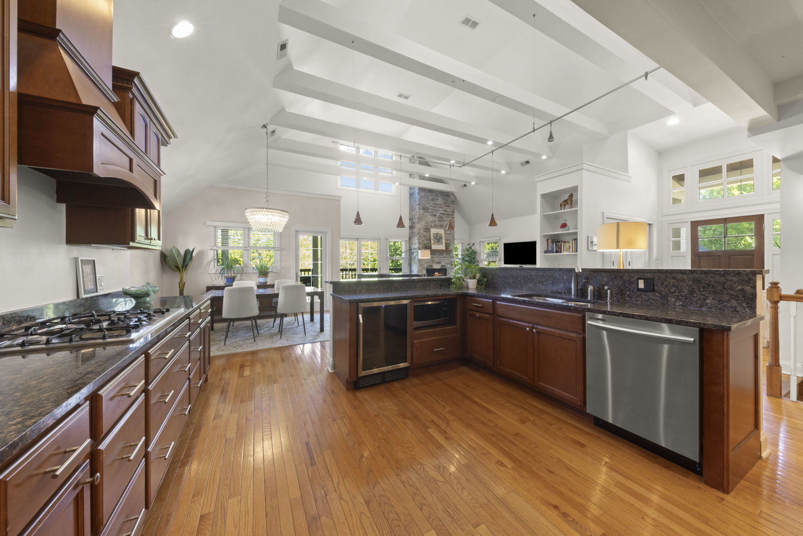 35 S Wilmette Avenue, Westmont, IL 60559