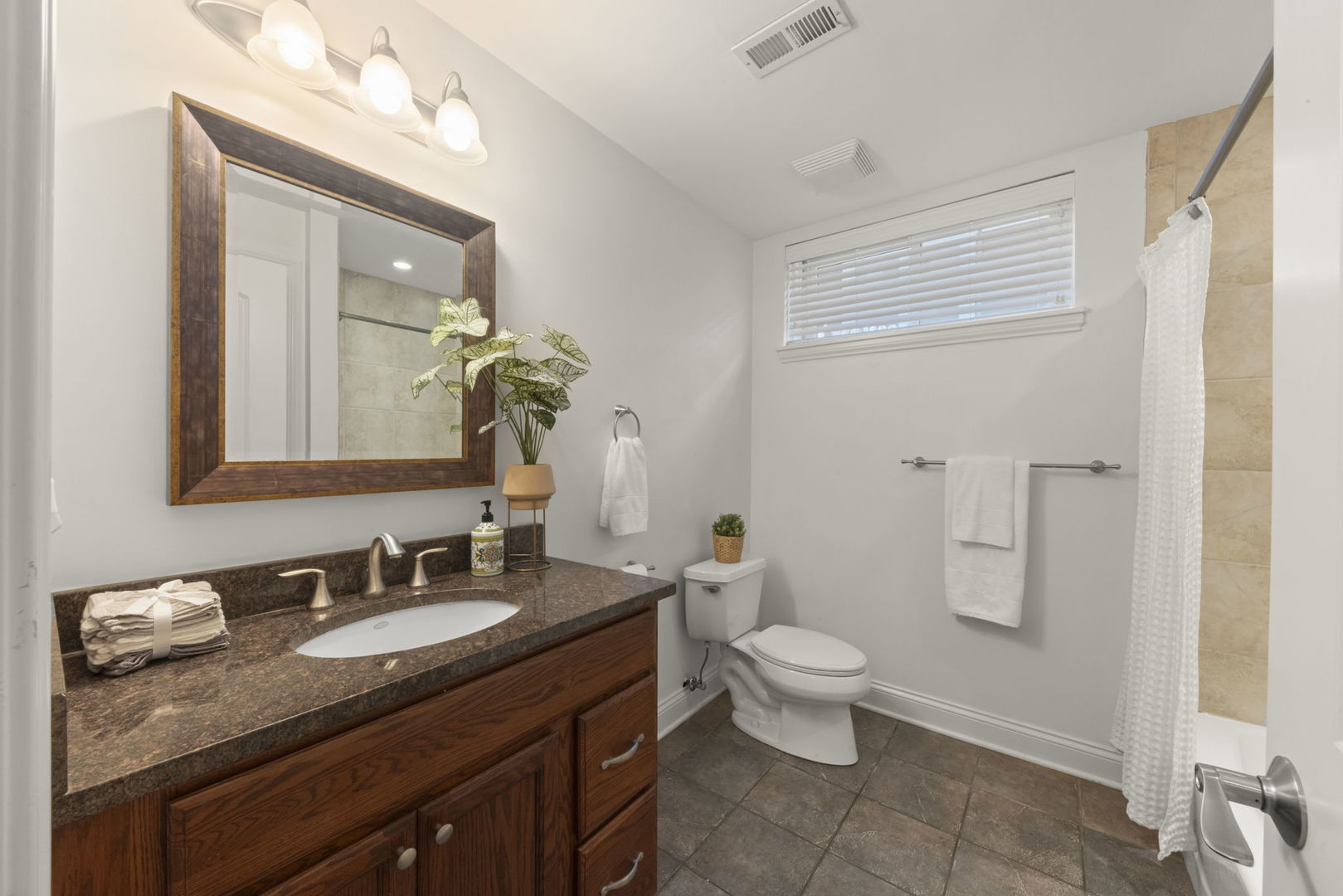 35 S Wilmette Avenue, Westmont, IL 60559