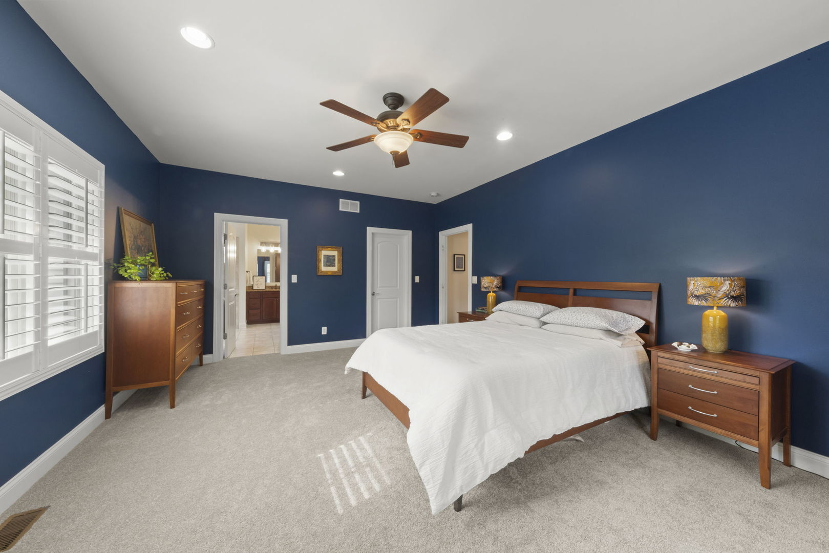 35 S Wilmette Avenue, Westmont, IL 60559