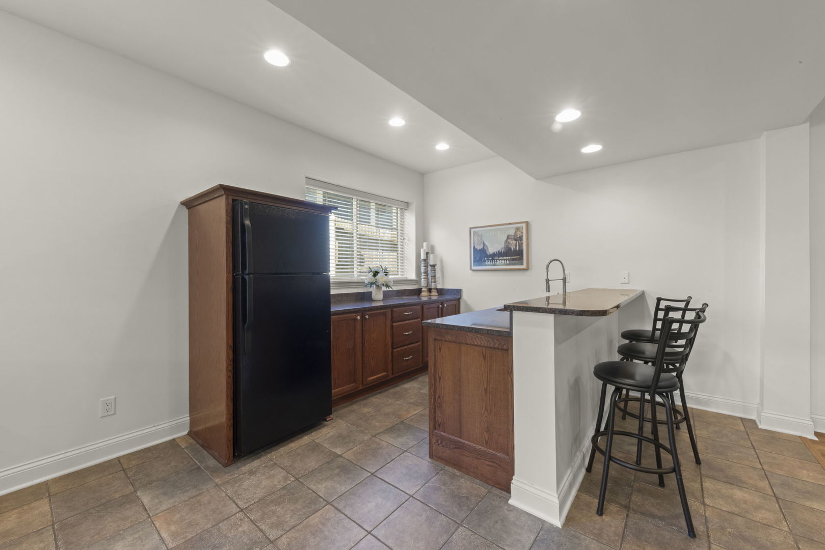 35 S Wilmette Avenue, Westmont, IL 60559