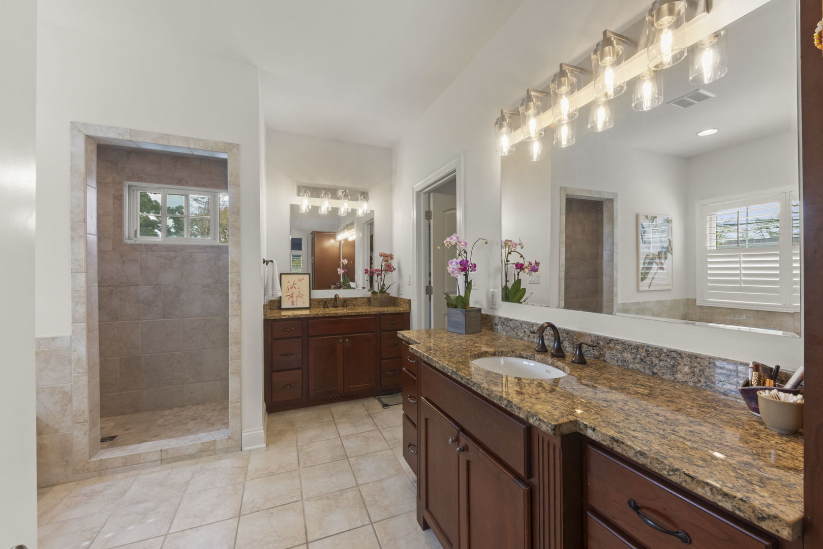 35 S Wilmette Avenue, Westmont, IL 60559