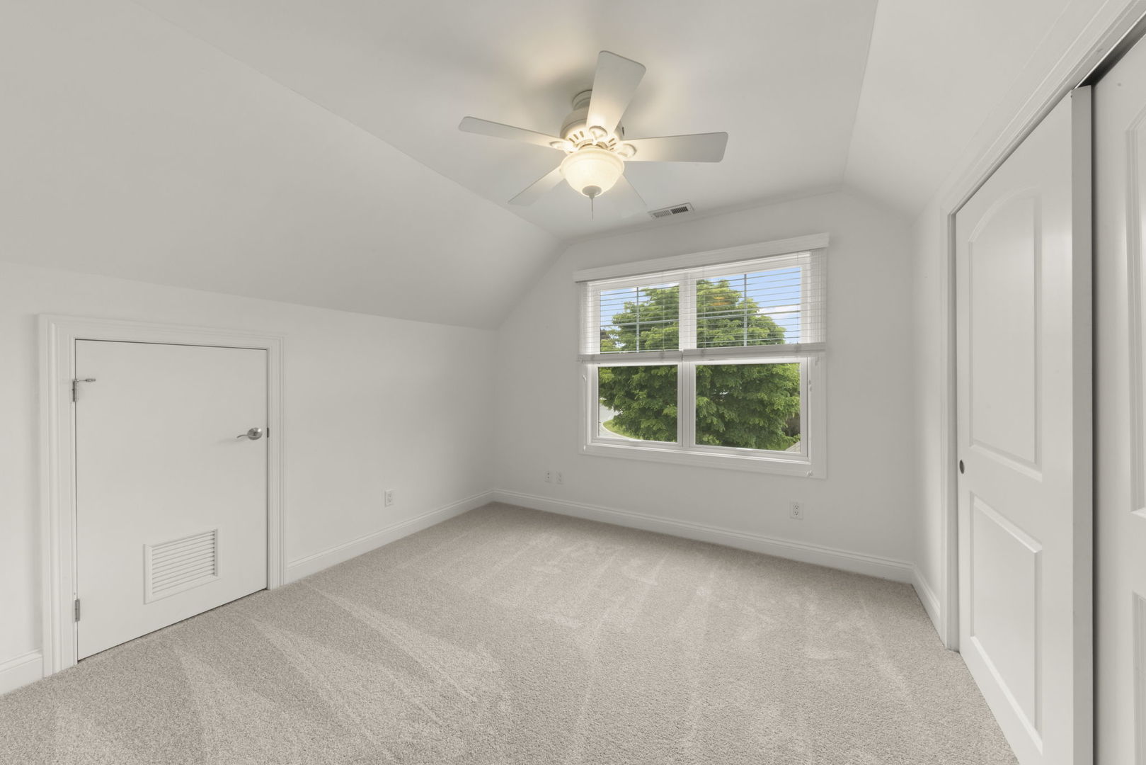 35 S Wilmette Avenue, Westmont, IL 60559