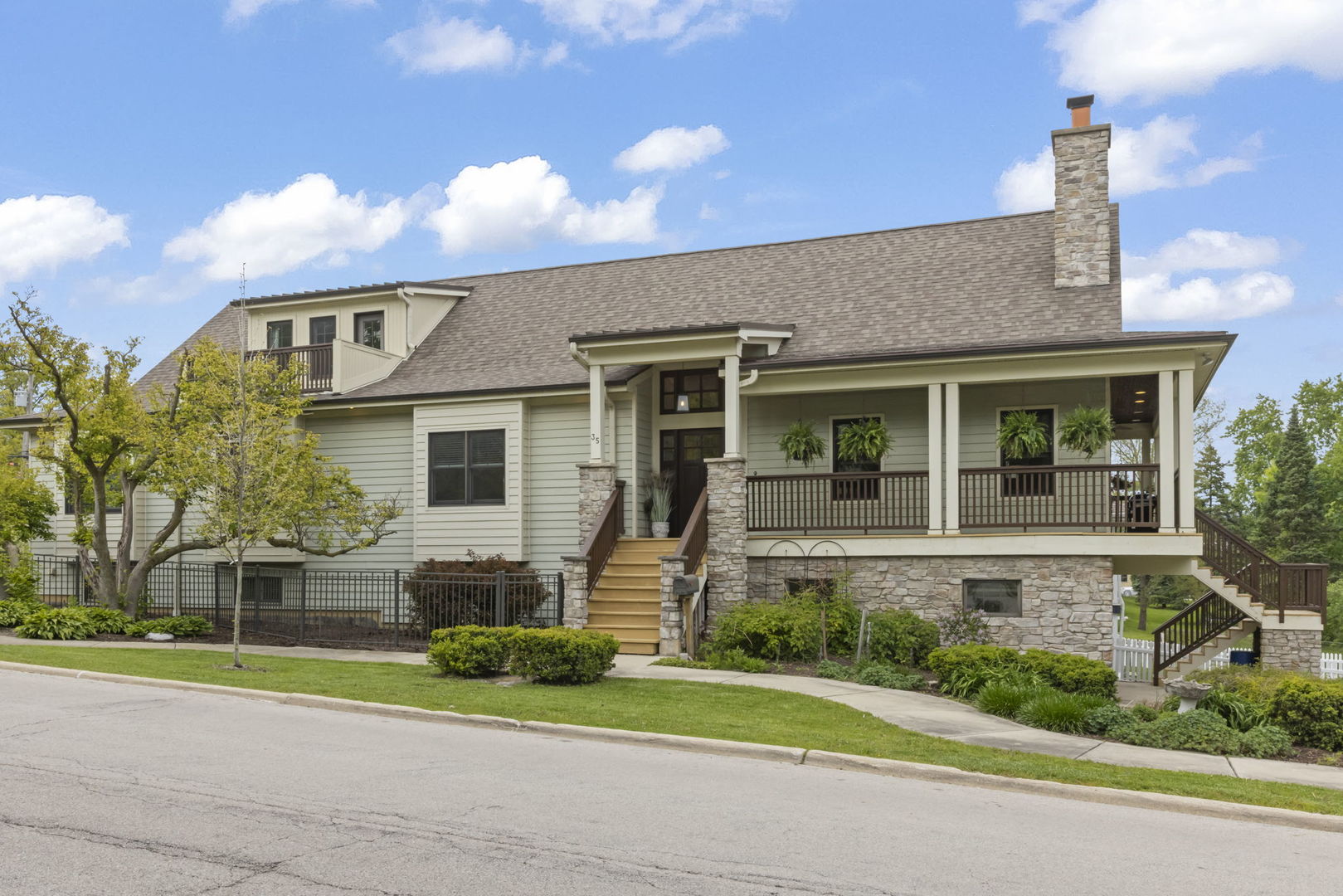 35 S Wilmette Avenue, Westmont, IL 60559