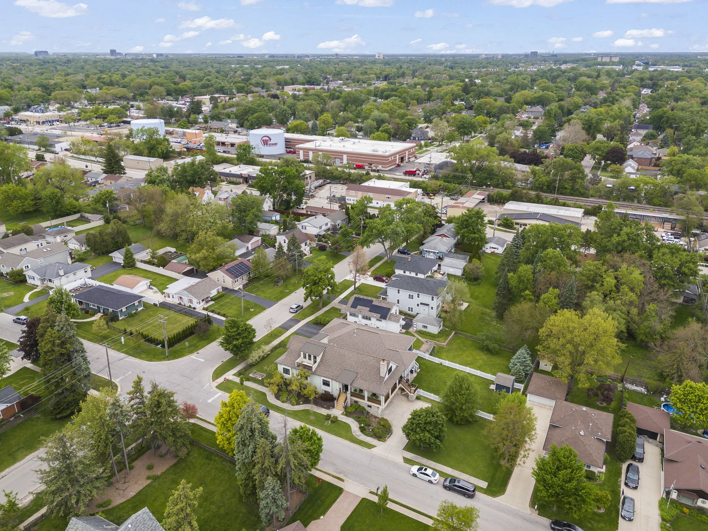 35 S Wilmette Avenue, Westmont, IL 60559