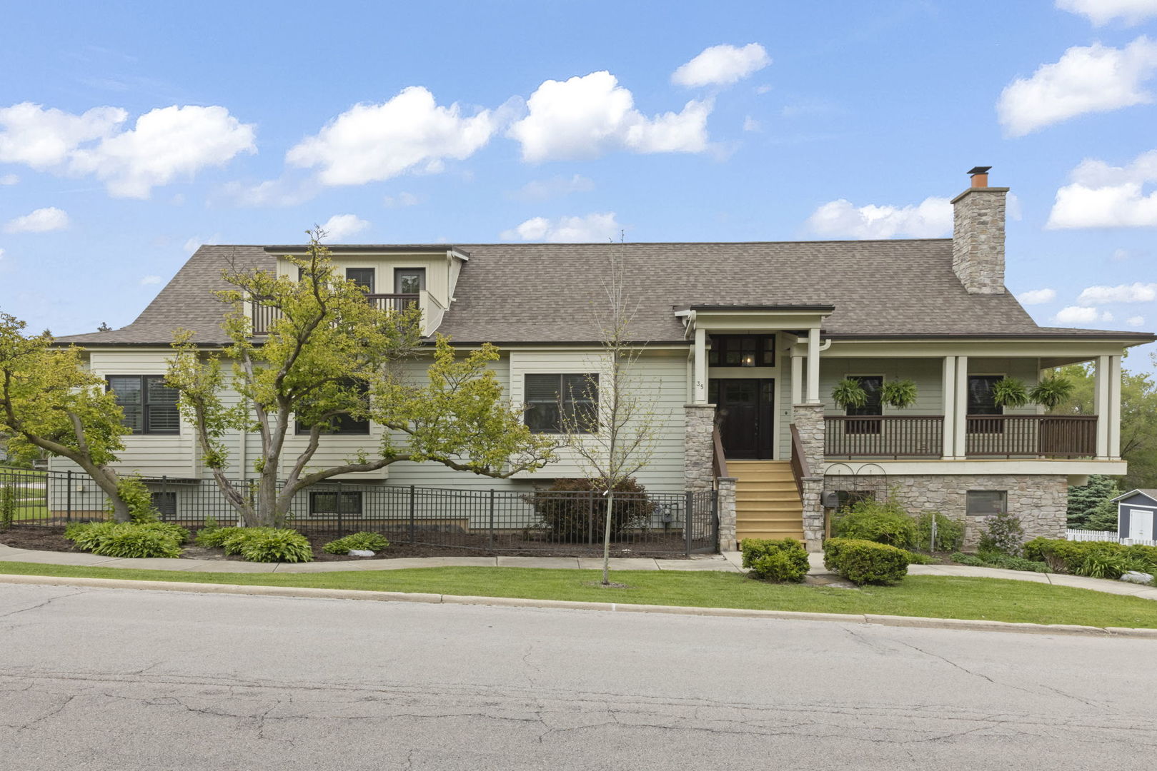 35 S Wilmette Avenue, Westmont, IL 60559