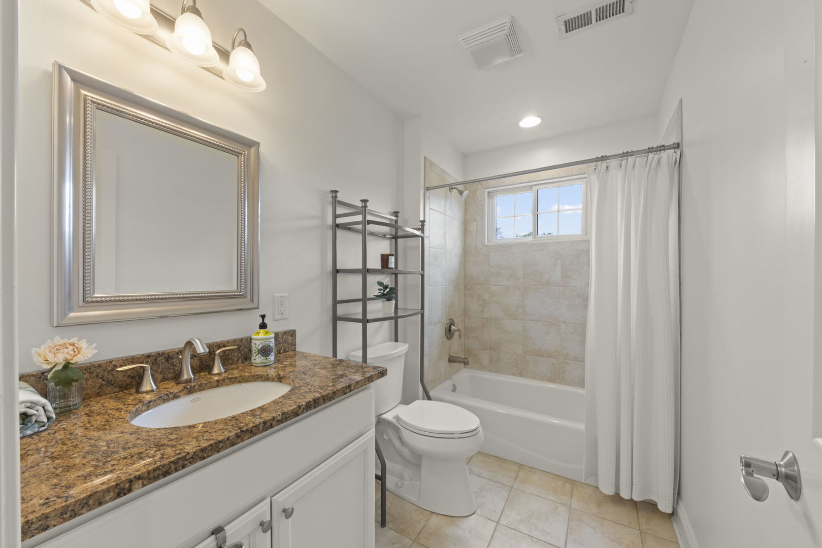 35 S Wilmette Avenue, Westmont, IL 60559