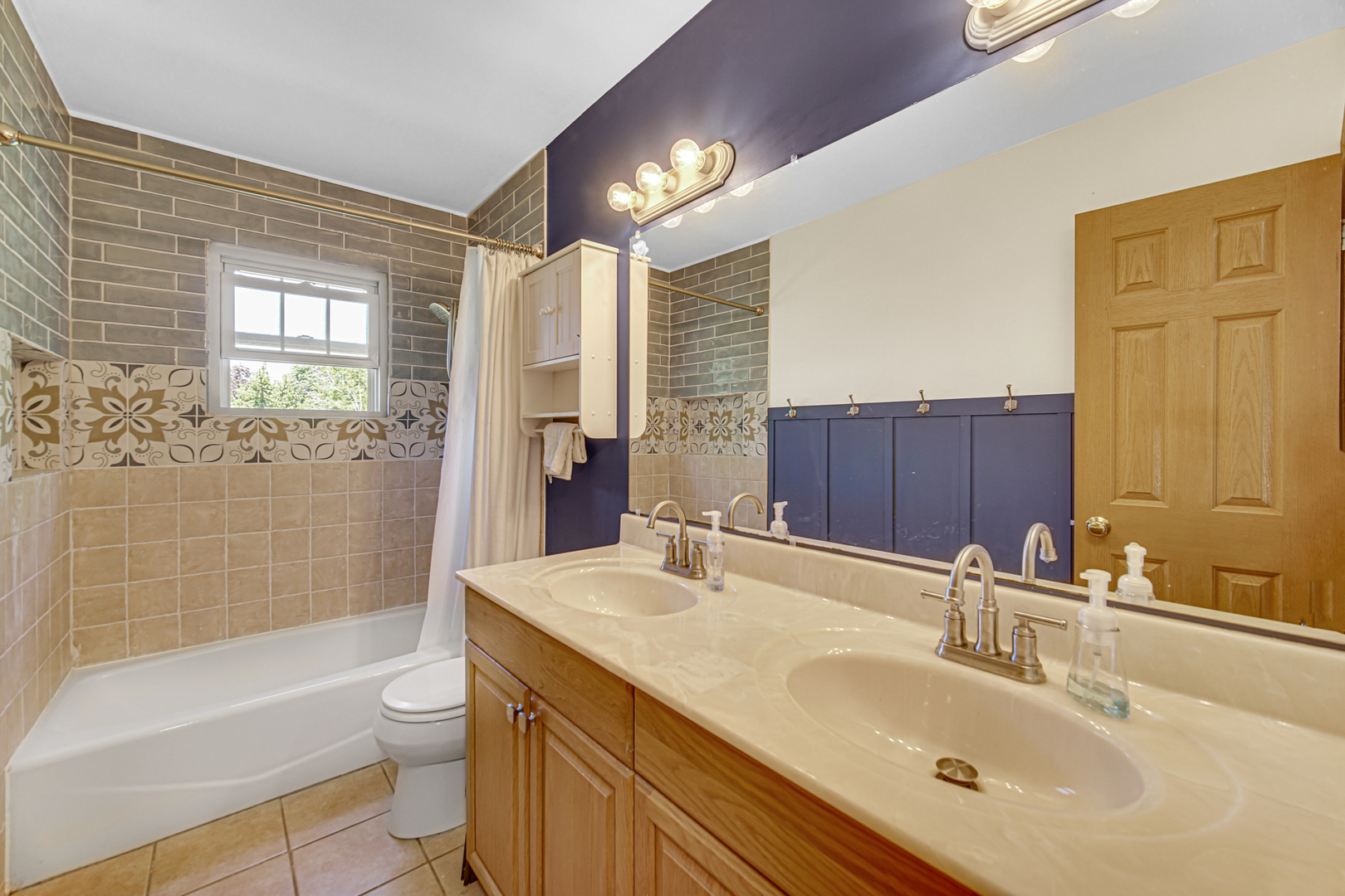 1551 Spruce Avenue, Hanover Park, IL 60133