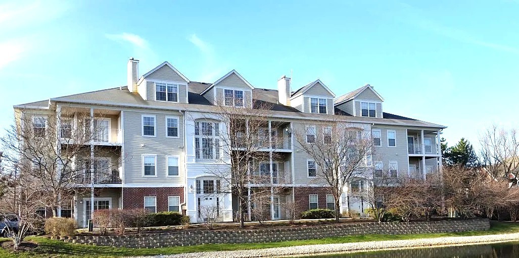 3333 Stratford Court #3F, Lake Bluff, IL 60044
