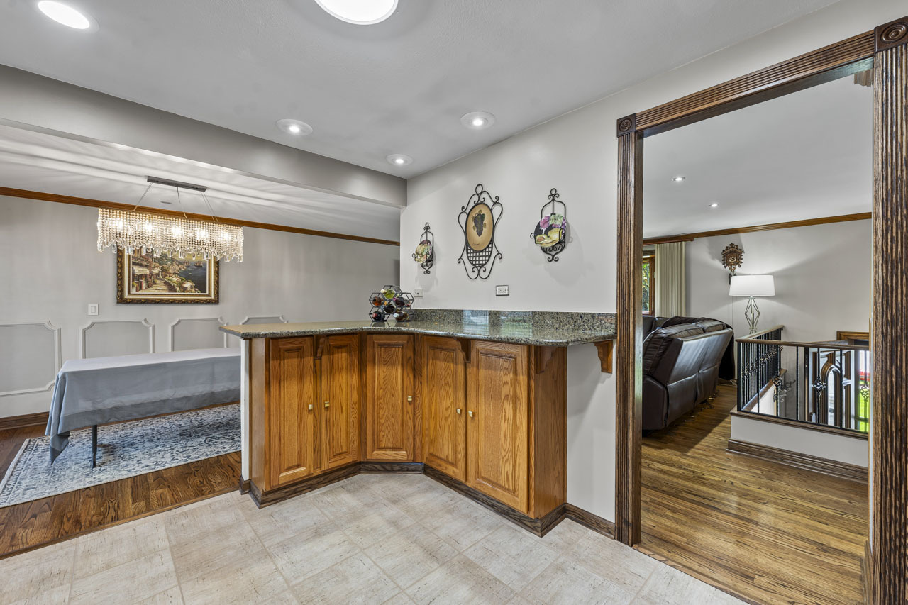 1214 Milton Lane, Schaumburg, IL 60193